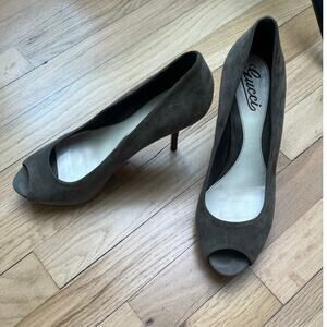 Gucci Women's 38.5 Heels Open Toe Pumps Suede Olive Green Taupe FLAWED Sz 8.5